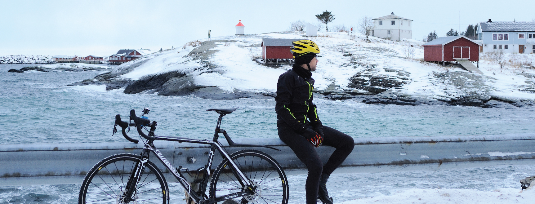 Omar Di Felice ciclicmo in Finlandia in inverno